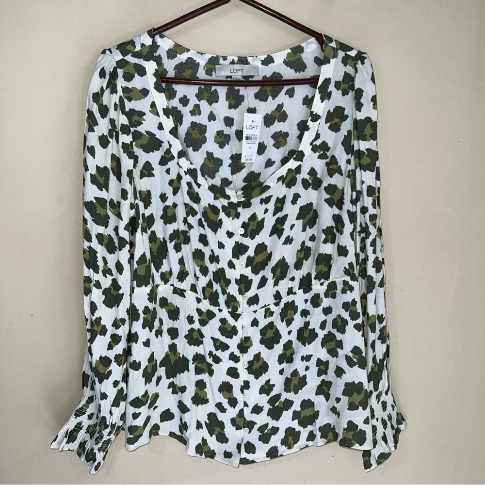 LOFT Leopard Green Floral Women's Top NWT - Picture 2 of 4